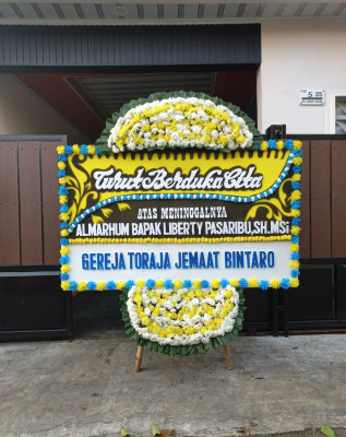 Papan Bunga Duka di Tadu Raya